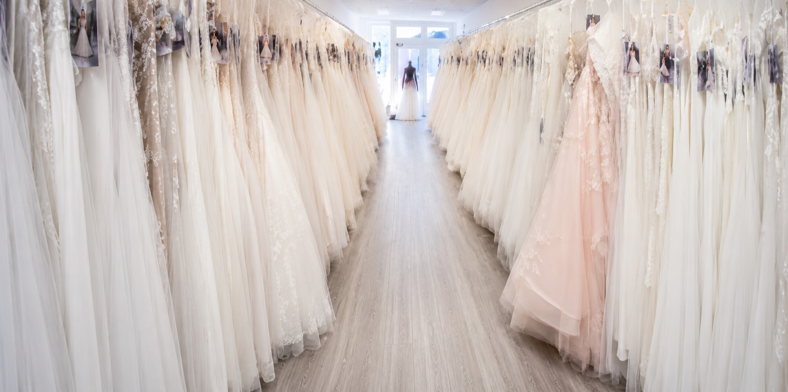 Brautkleider im Salon von FM Braut- und Abendmode in Sandkrug bei Oldenburg